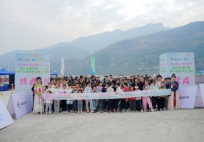 2025年重庆市巫山县曲尺乡李花季健步走活动启幕