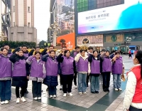 重庆解放碑举办“阳光志愿行 温暖满山城”公益活动