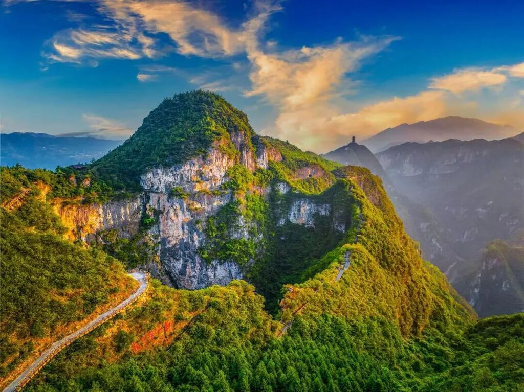 龙缸天坑。张飞庙。云阳县委宣传部供图 张飞庙。云阳县委宣传部供图